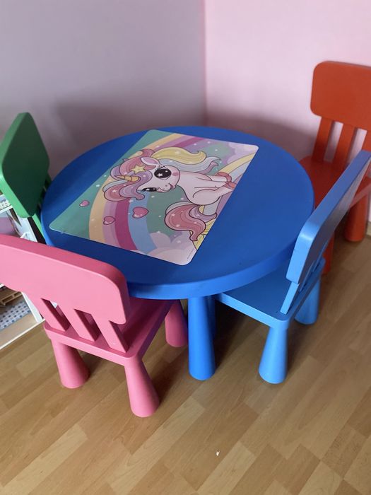 Stolik Mammut Ikea plus 4 krzesla