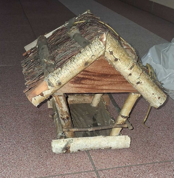 Budka lub karmnik dla ptaków