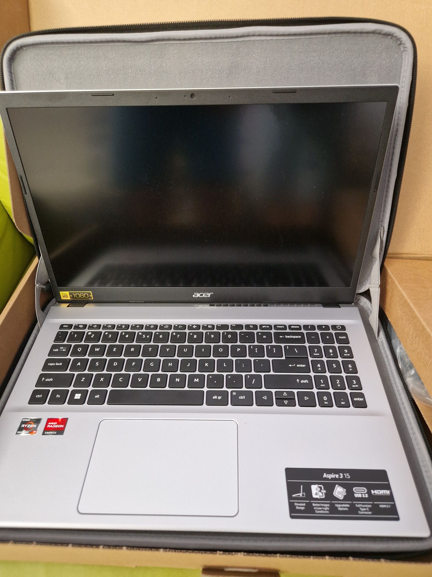 Laptop Acer Aspire 3 R7