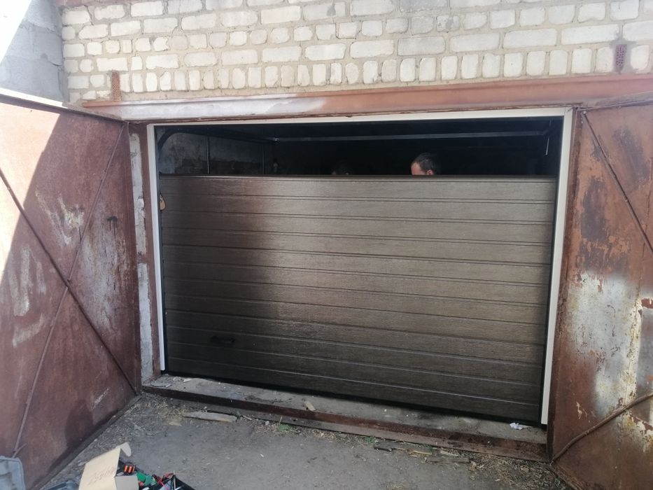 Монтаж автоматизованих систем до в'їзних та гаражних воріт.