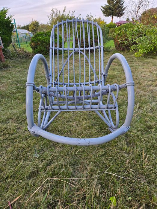 Fotel bujany wiklinowy szary