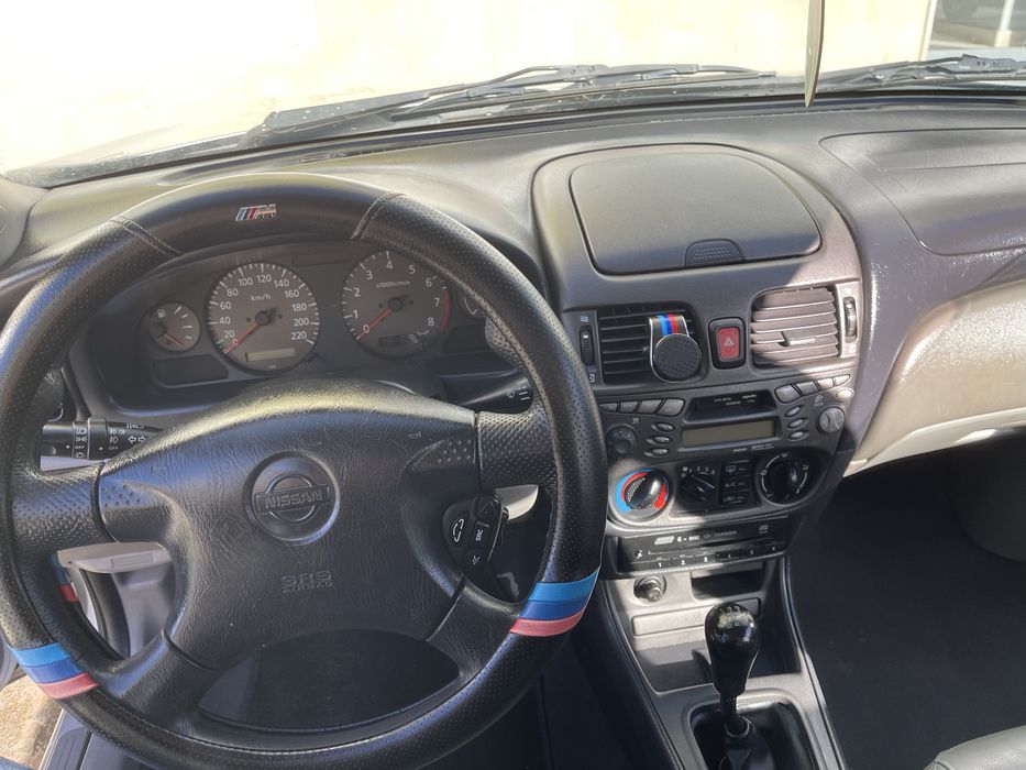 Nissan Almera 1.5 Gasolina de 2001 em bom estado para a idade