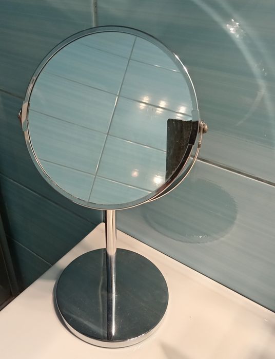 Lusterko dwustronne wysokość około 59 cm z jednej strony z przyblizeni