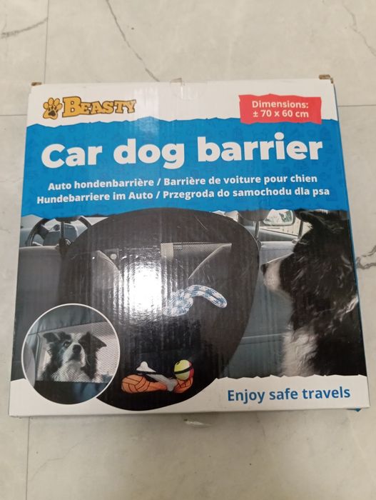 Przegroda do auta na tylnie siedzenie dla psa