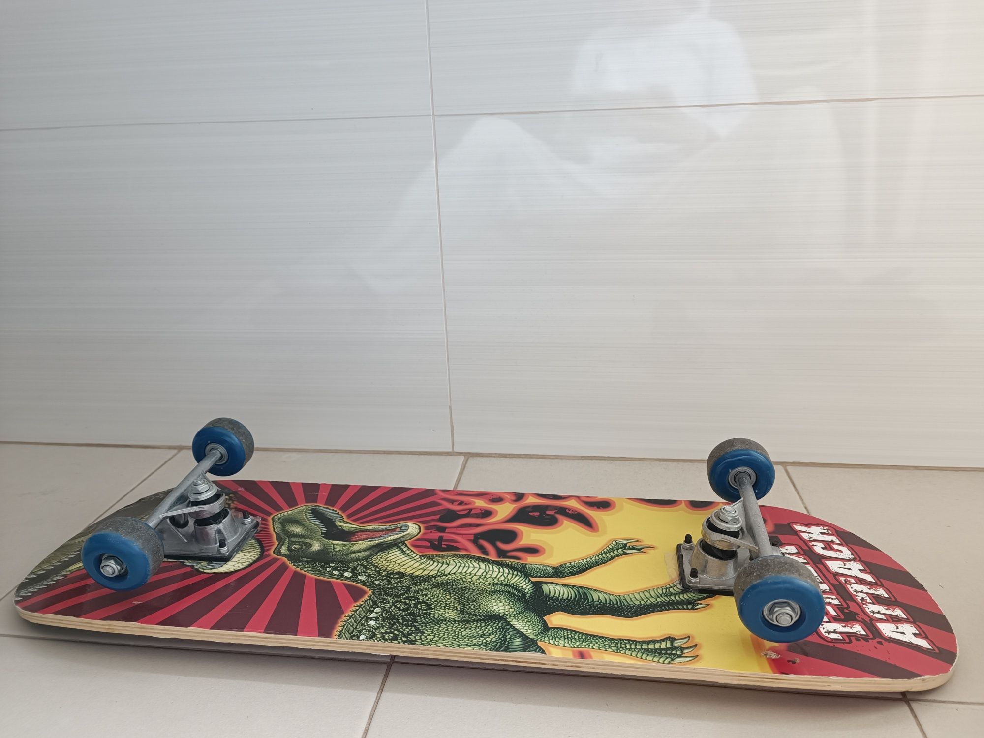 Skate criança dinossauro