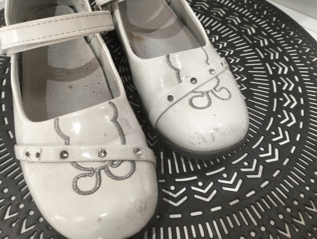 Buty białe ecru dla dziewczynki