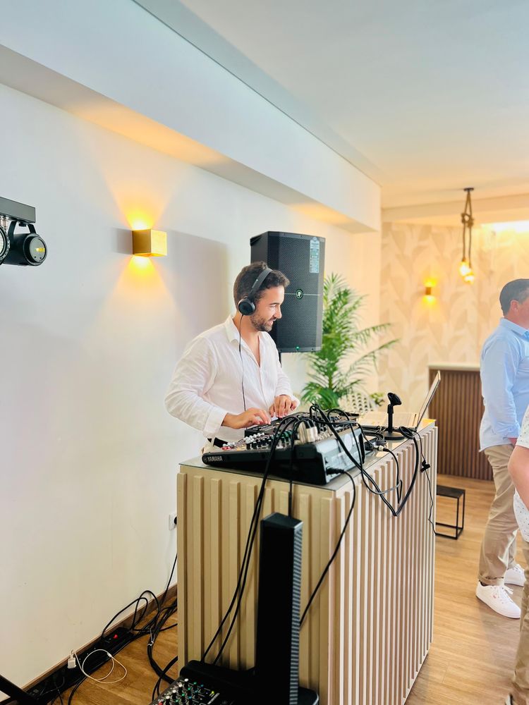 Dj e animação em casamentos e batizados