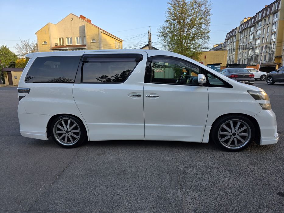 Toyota Vellfire 2,4 CVT 2010 7 мест