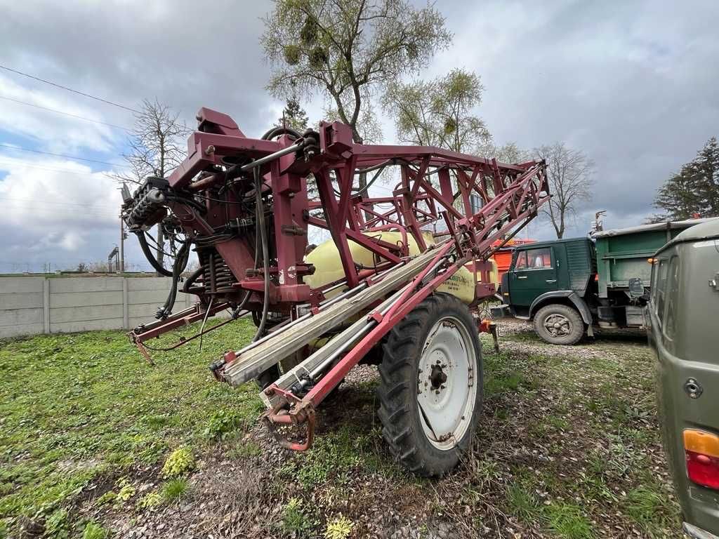 Оприскувач причіпний Hardi Comander 2800