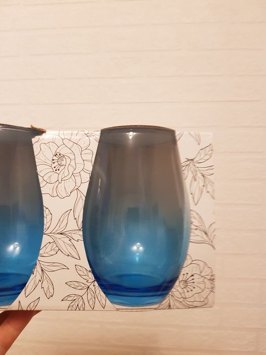 Zestaw sześciu szklanek