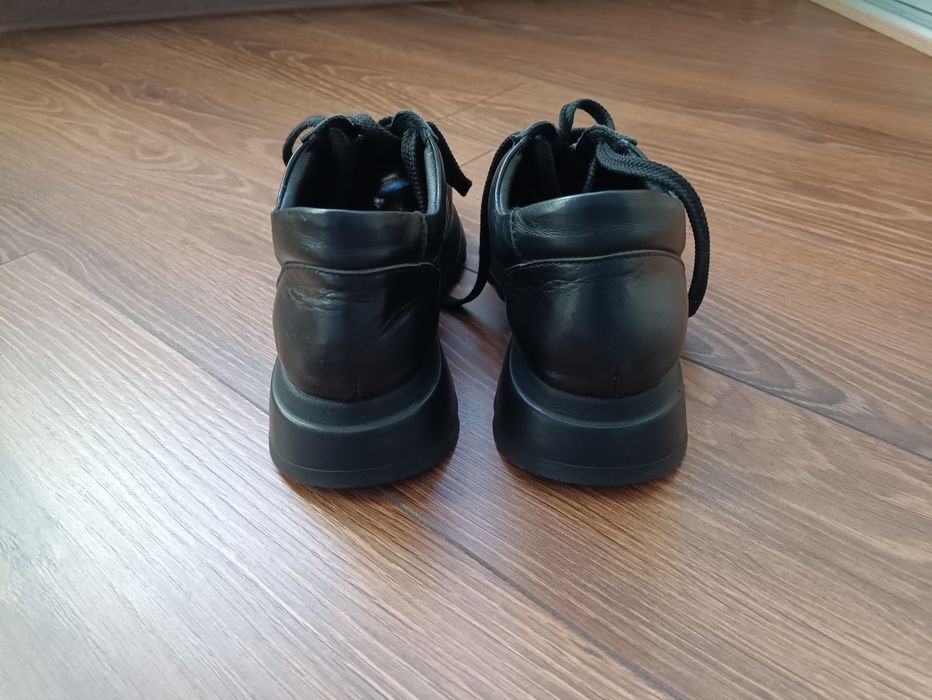 Жіночі кросівки шкіряні