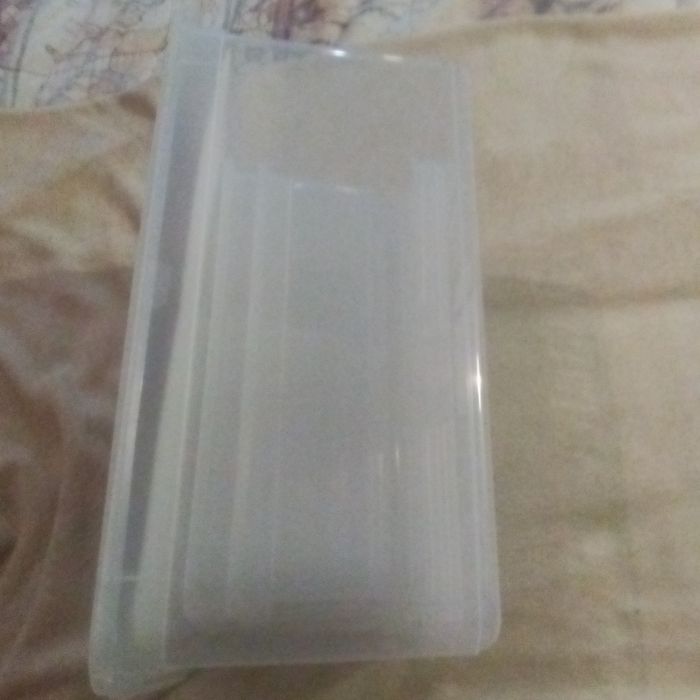 Контейнери для зберігання речей.