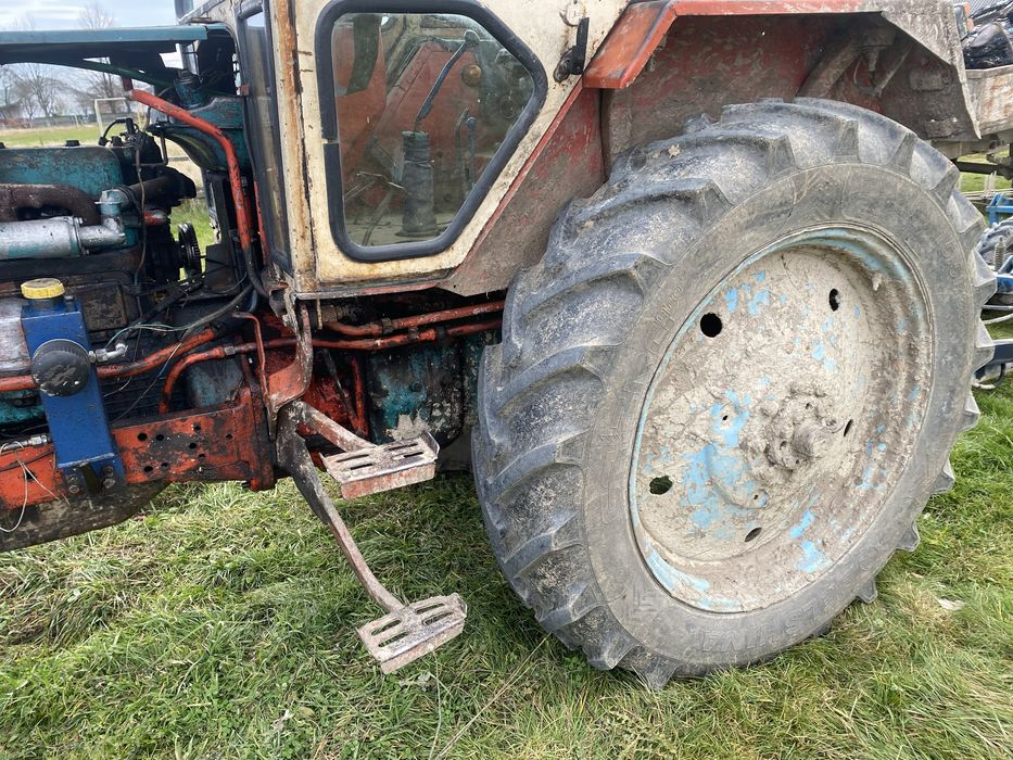 Трактор юмз в робочому стані