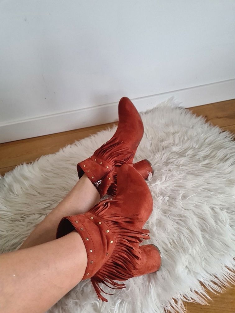 Tu 40 41 26cm botki na słupku Boho fredzle