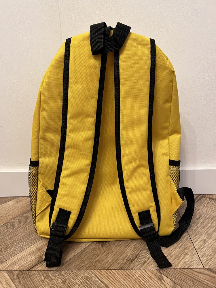 Żółty plecak tornister