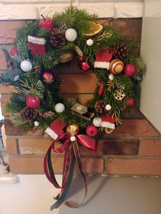 Wianek świąteczny na drzwi