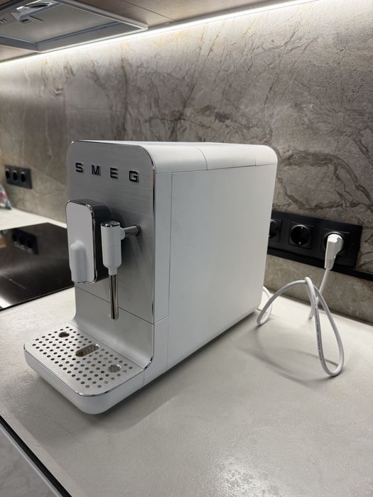 Кофемашина Smeg с капучинатором