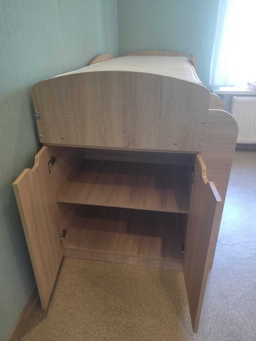 Односпальне дітяче ліжко з шухлядами та матрацом