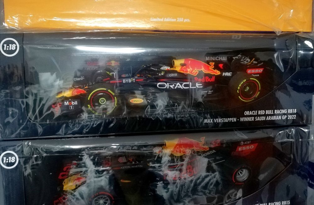 1:18 Verstappen F1 Red Bull RB18 '22 - NOVO