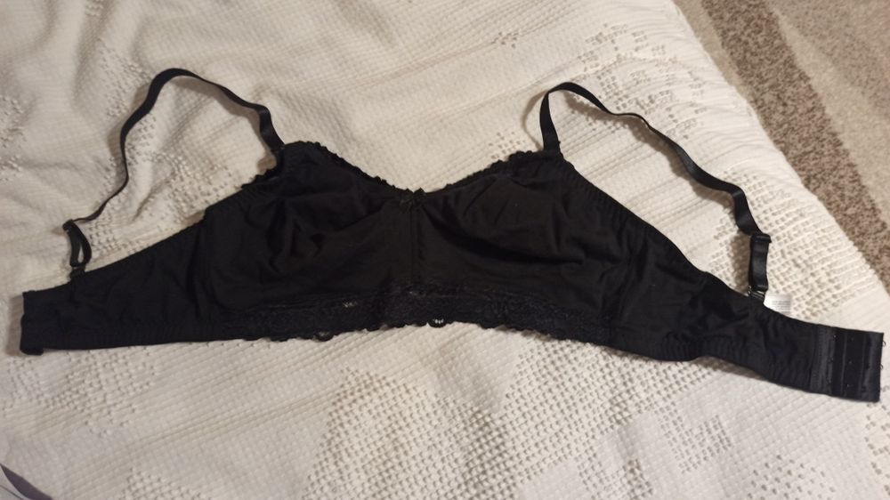 Nowy biustonosz do karmienia z koronką