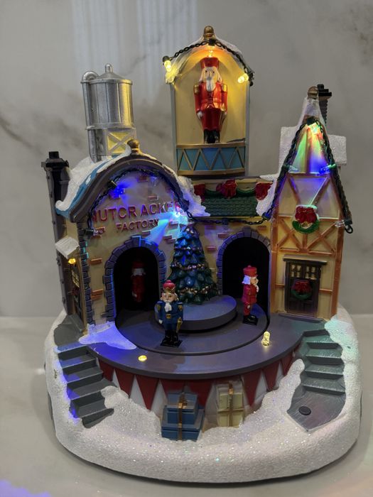 Карусель , новорічна інсталяція, різдвяне містечко