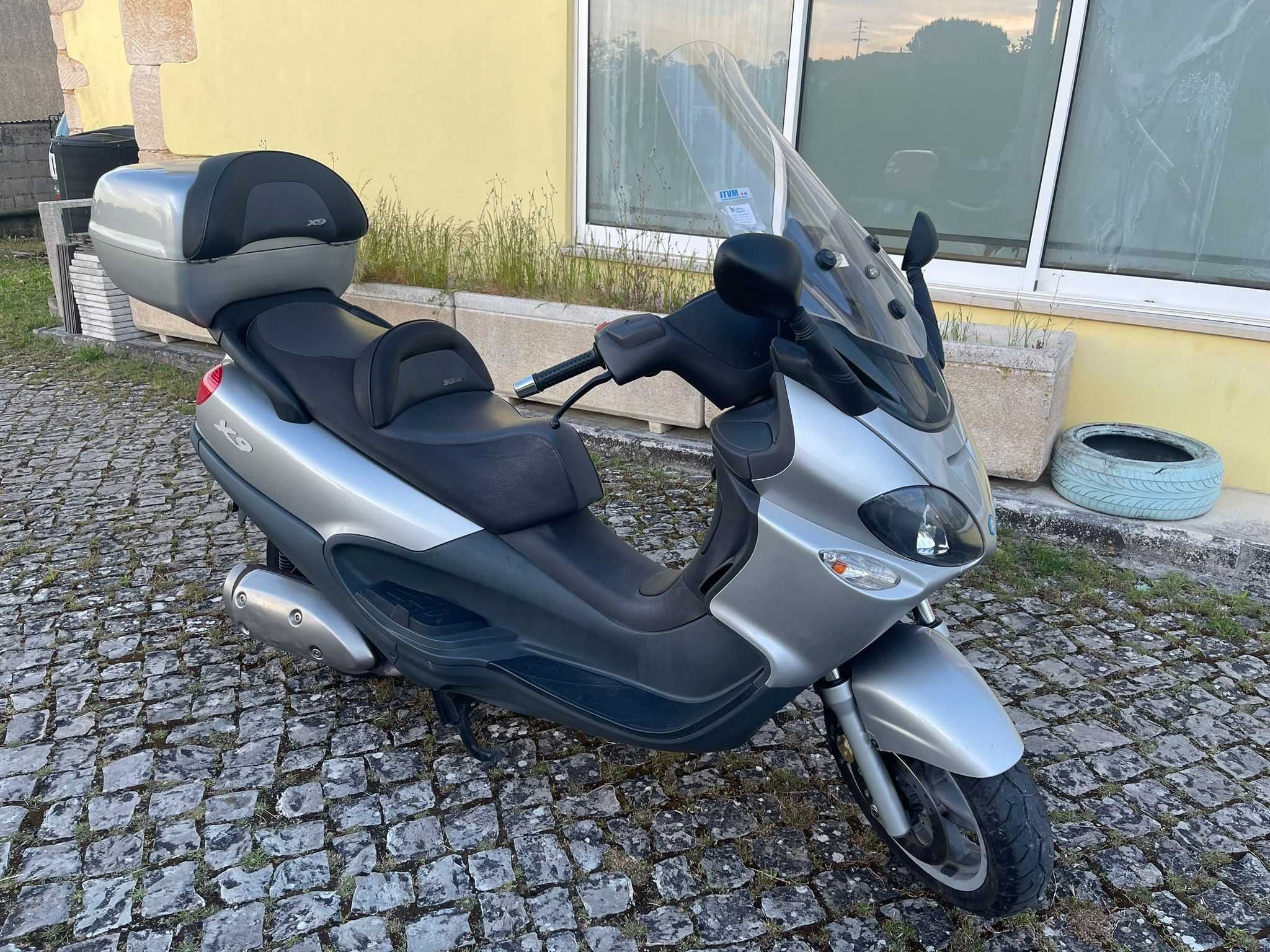 Scooters Piaggio 500 X9