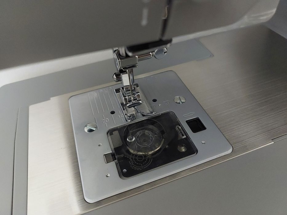 Máquina de Costura Profissional SINGER HD4423  Embalada, com nota fis