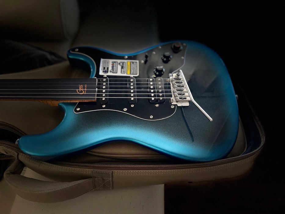 Mooer GTRS Guitar Profess. 801 DN + Mooer F4 WH
