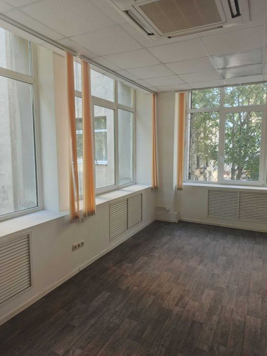 СРОЧНО сдам 40 кв.м. под  офис, магазин, склад по проспекту Науки56