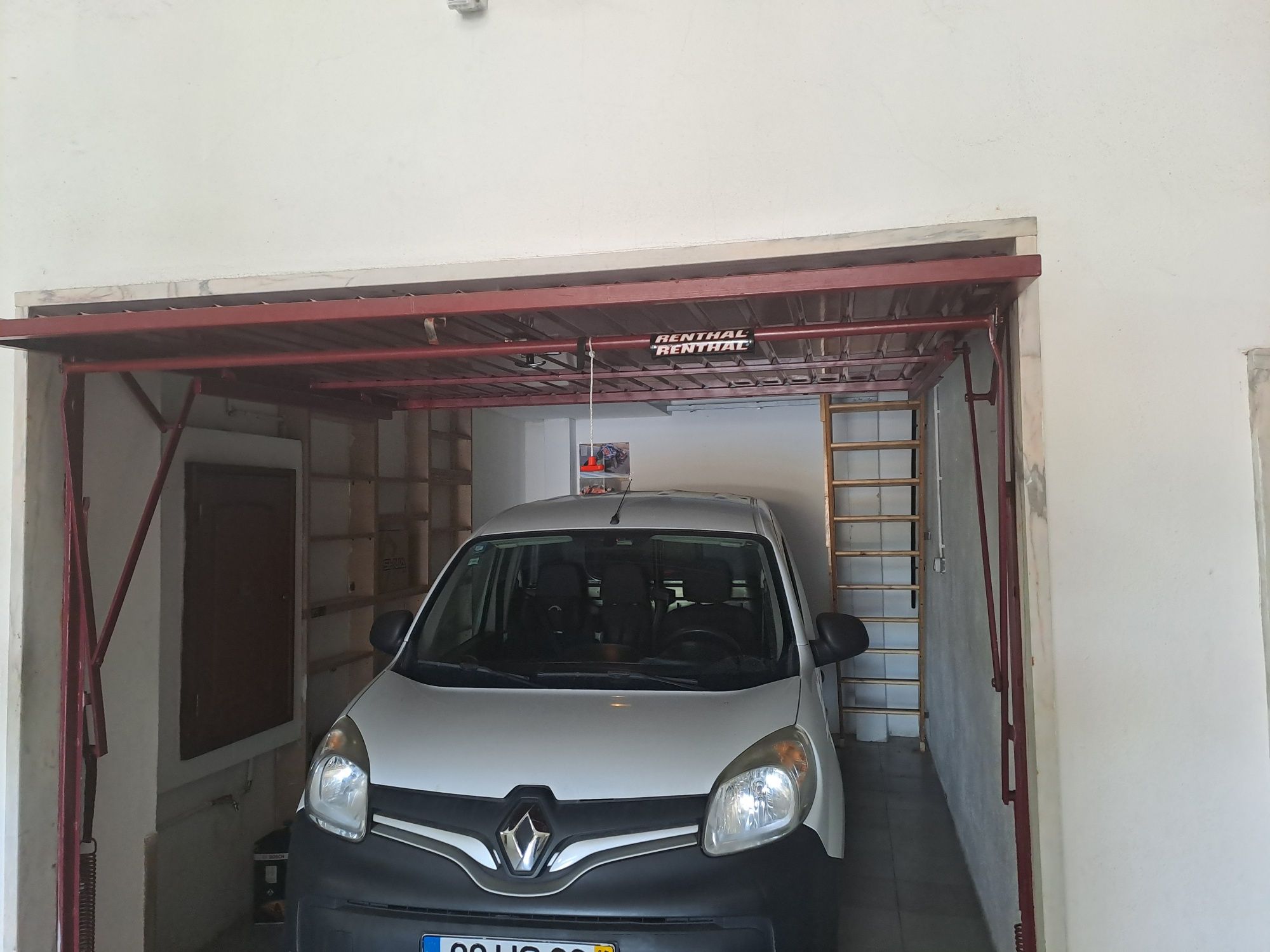 Garagem para arrenda em idanha belas