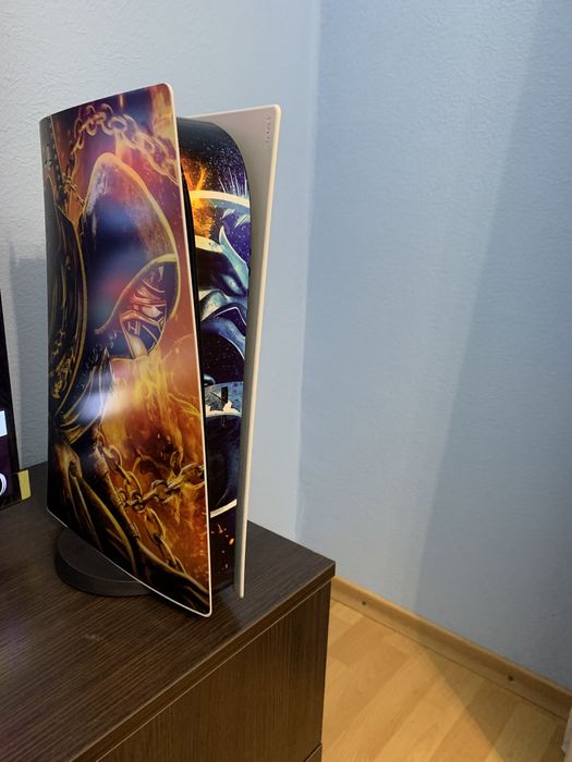 Продам PlayStation 5 digital edition с 2 DualSense и зарядной станцией