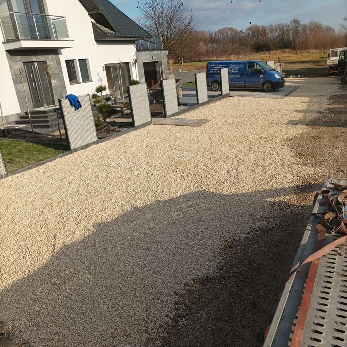 Uslugi koparkami i wywrotka/Prace  ziemne utwardzanie pod kostkę