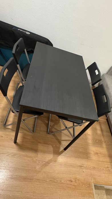 Mesa com 4 cadeiras