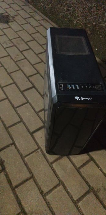Sprzedam używany komputer stacjonarny