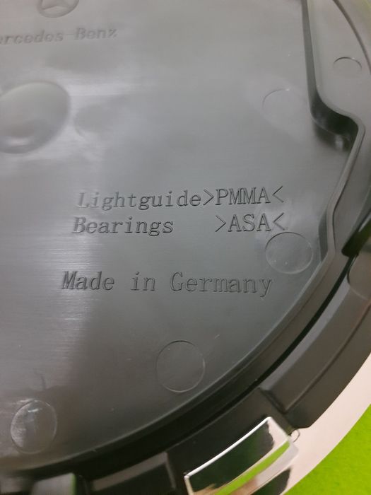 A1648880411 Емблема в решітку радіатора під дістронік Mercedes