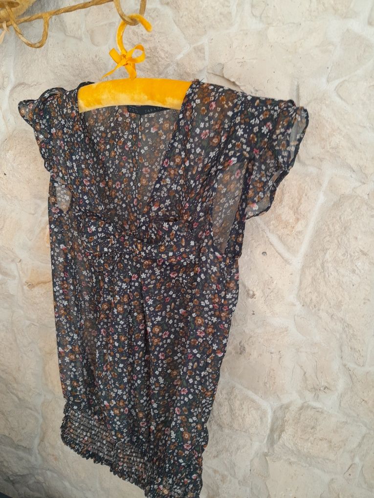 Blusa  florida, Zara . Tamanho M