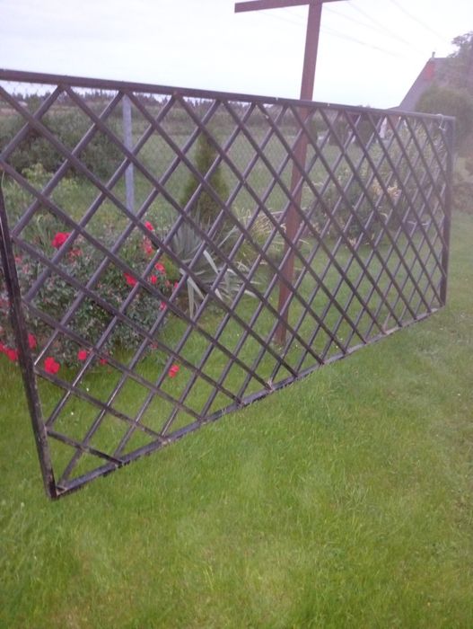 Kratka ogrodowa do pergoli