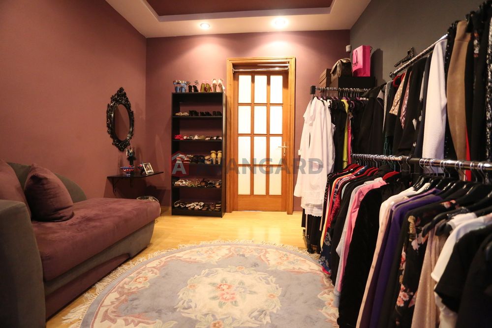 Продам 5-і камнатну сучасну квартиру в центрі Дніпра