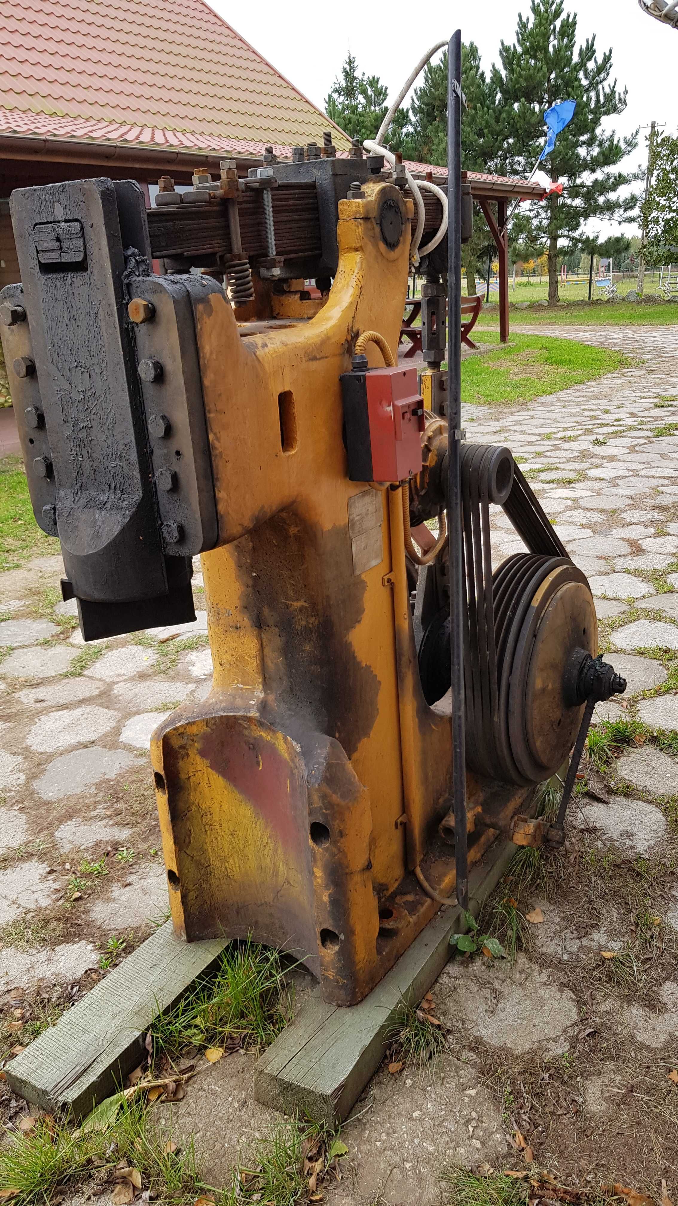Młot kowalski resorowy MR 80