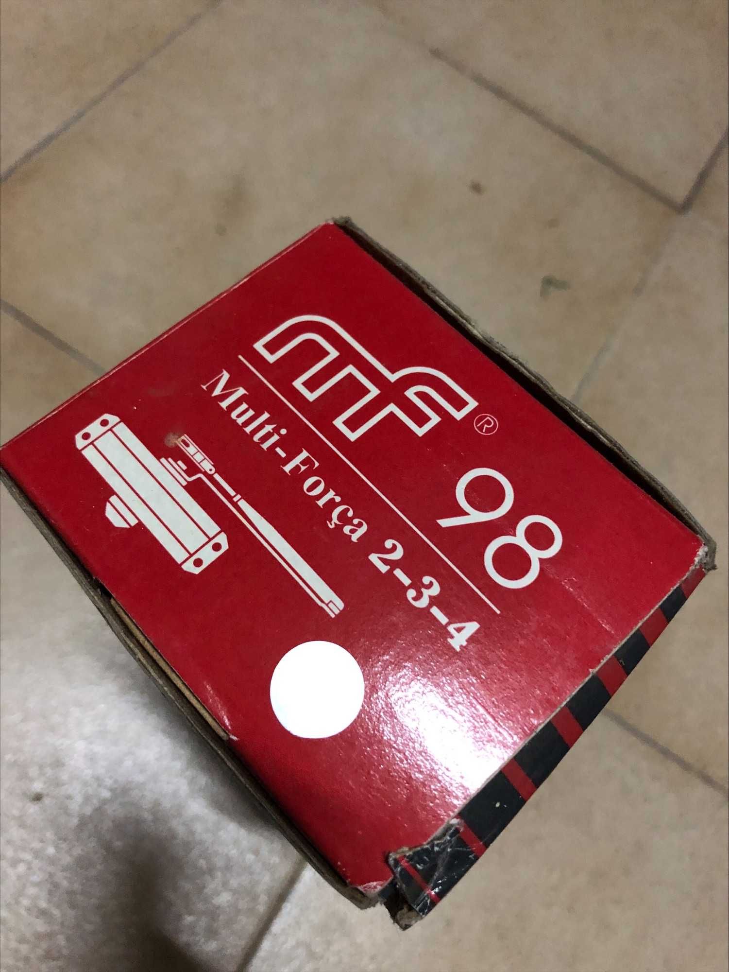 Mola hidráulica para porta