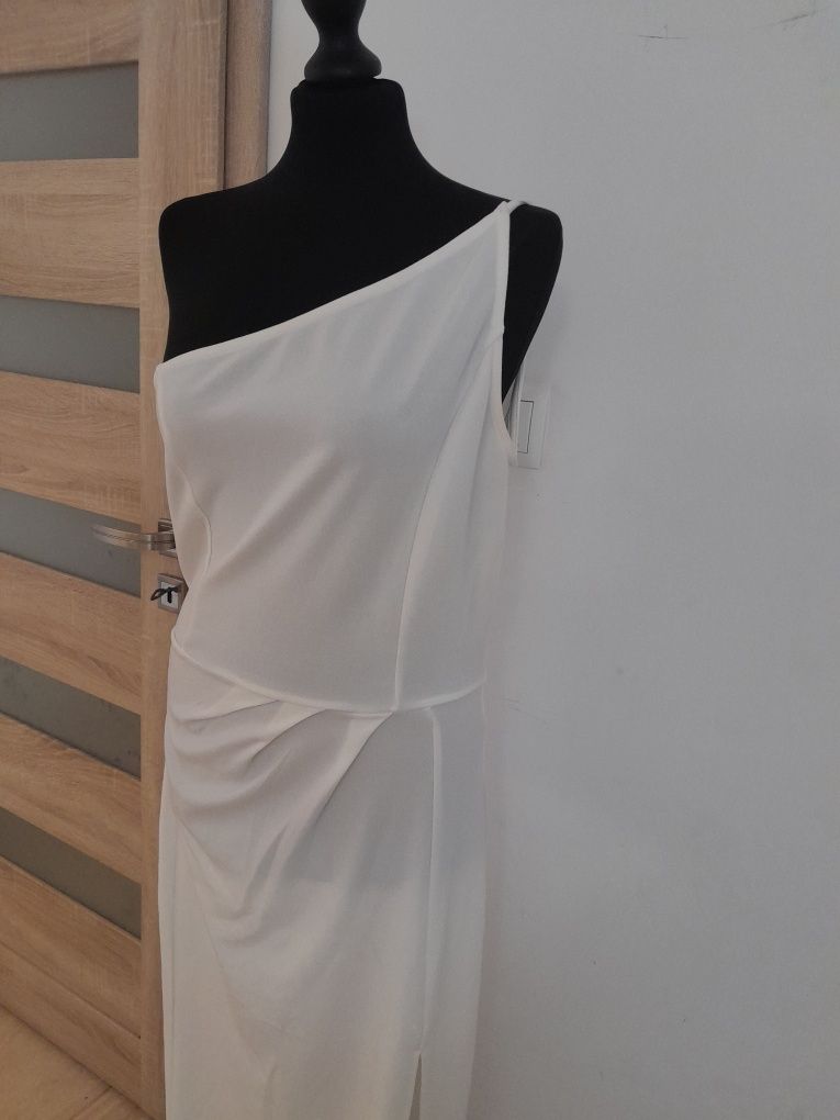 Długa maxi biała sukienka elegackq asymetryczna L 40