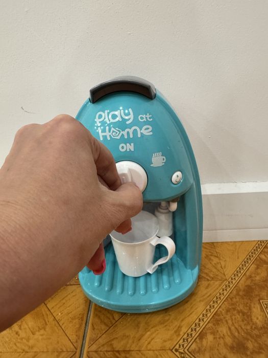 Кухонна техніка: тостер та кавомашина