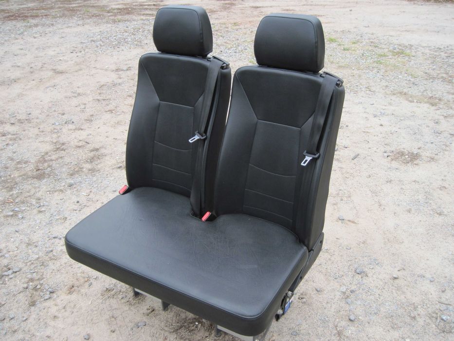 Сидения, с ремнями для маршруток, бусов и пассажирских перевозок.