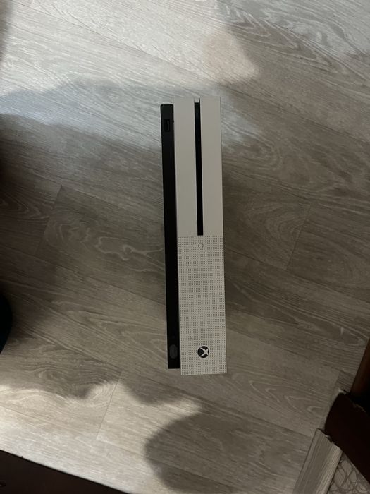 Продам Xbox one s 500gb