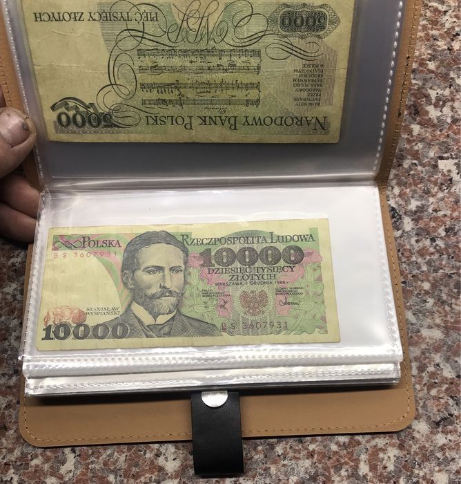 Альбом для банкнот на 50 аркушів.