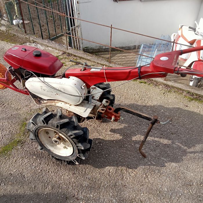 Motoenxada em bom estado