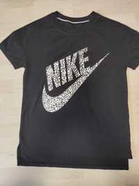 Футболка женская Nike. S-M.