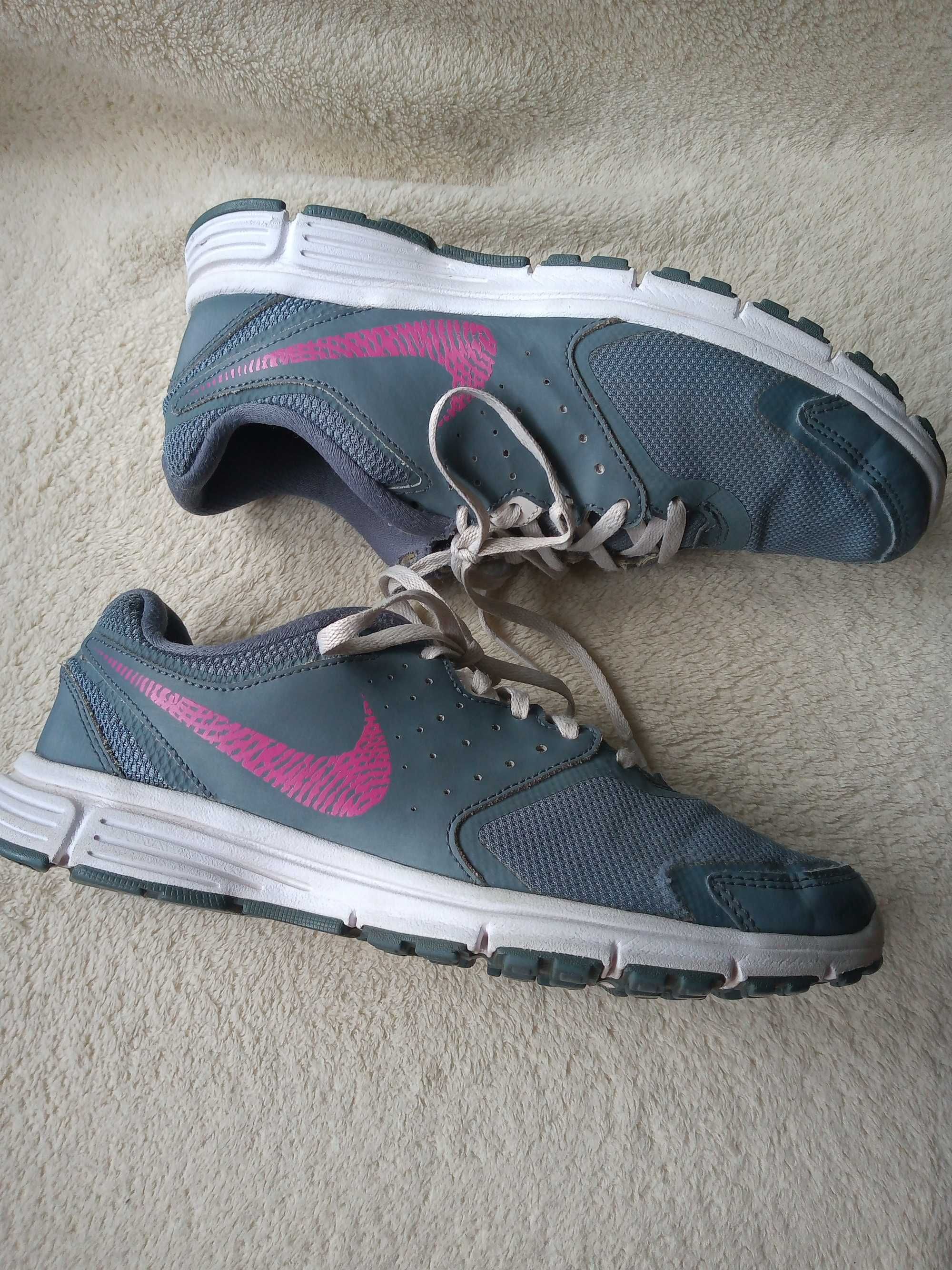 Buty sportowe NIKE