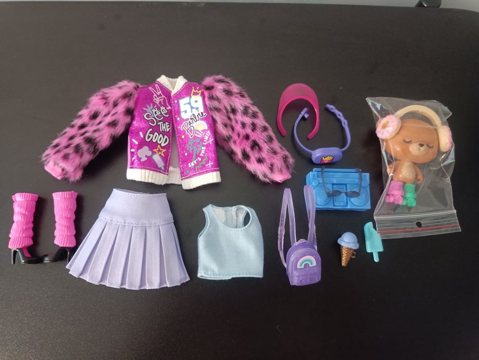 Zestaw ubrań i dodatków do lalki Barbie Extra