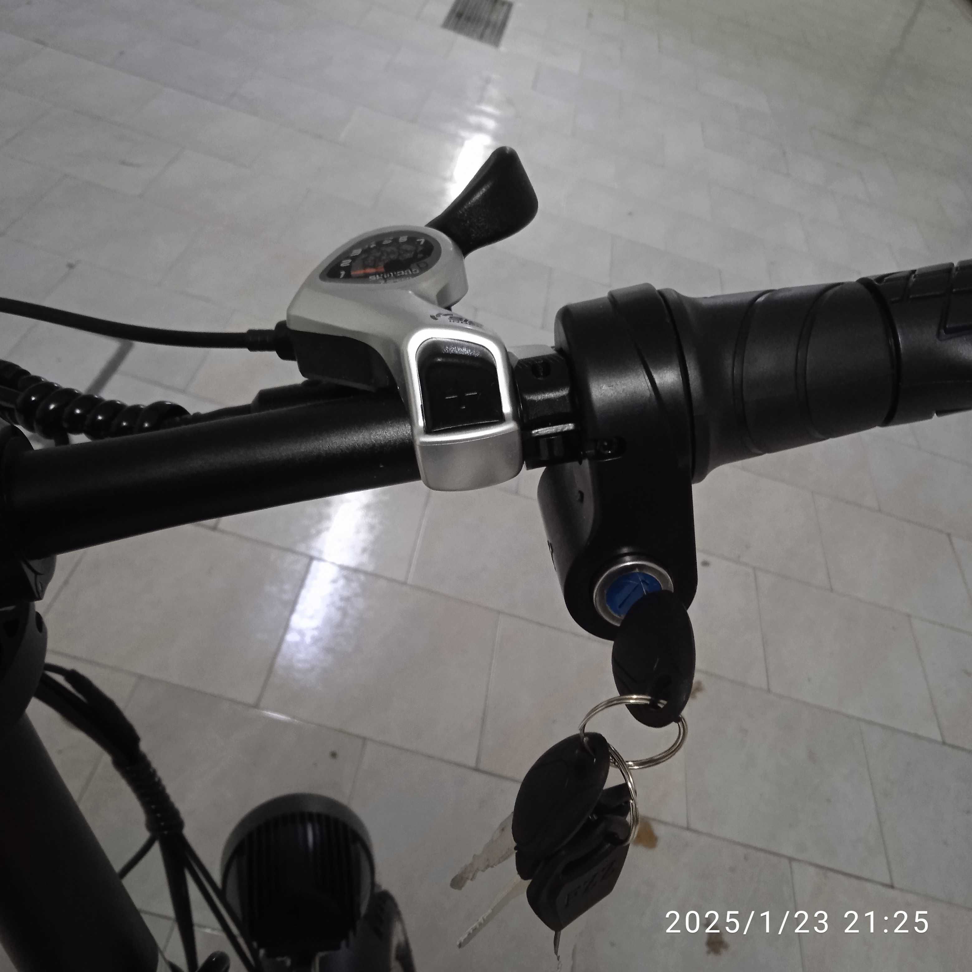 Bicicleta elétrica Nova, 2 motores, 2000 W, 23 Ah. 0 Km.